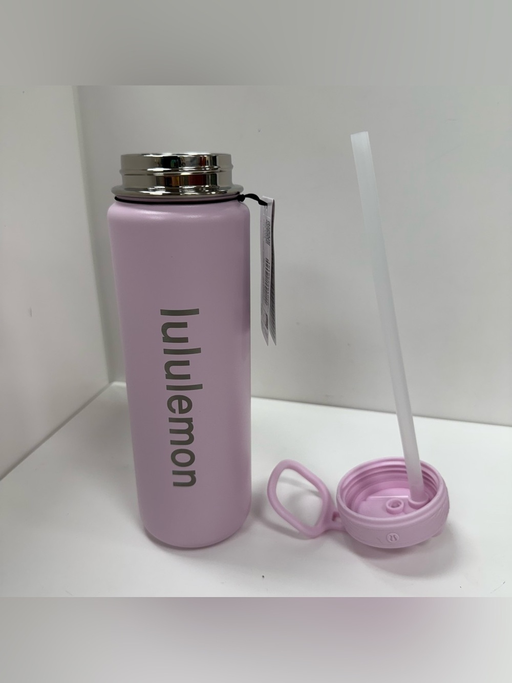 LuluLemon Back to Life Sport Bottle 24oz
Straw Lid in Pink Glow - Picture 2 of 5